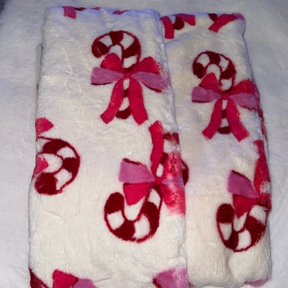 NWT Rachel Rachel Roy Candy Cane Plush Blanket 50x70